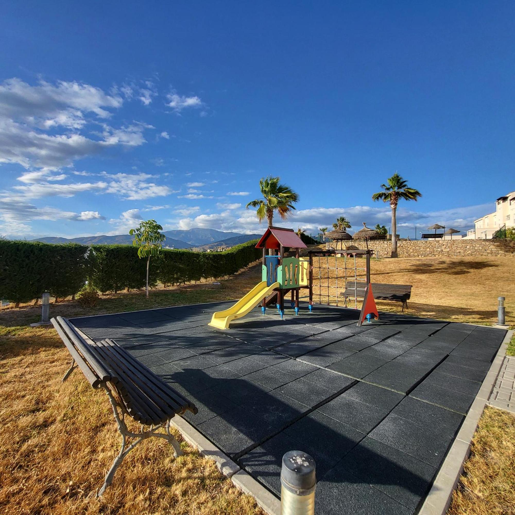 Golf En Baviera Con Vistas Al Mar Daire Caleta De Velez Dış mekan fotoğraf